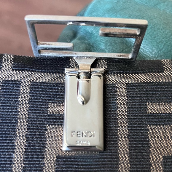 EUC AUTH Fendi Leather Wallet - Picture 17 of 17